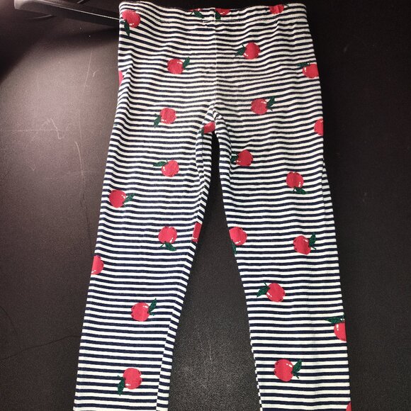 Pre-Owned Children's Place 2-Piece Matching Apples Printed on White & Navy Blue - Picture 5 of 13